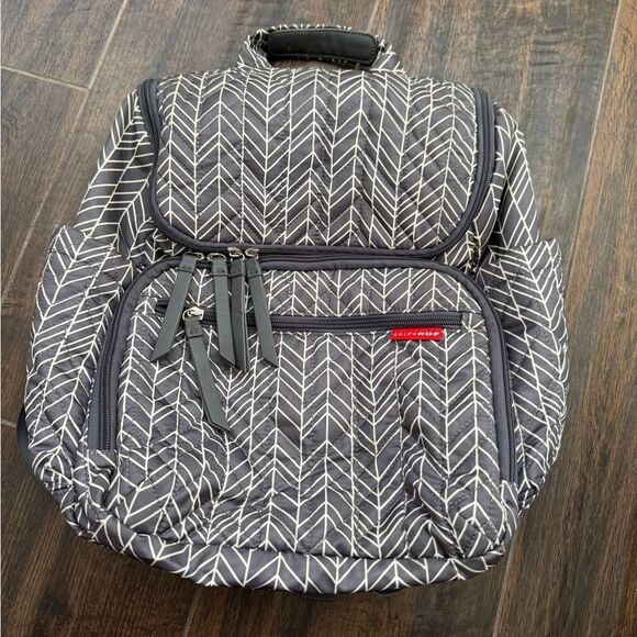 Skip Hop Forma Backpack Diaper Bag – Grey Feather Print Quilted Nylon - Picture 9 of 11